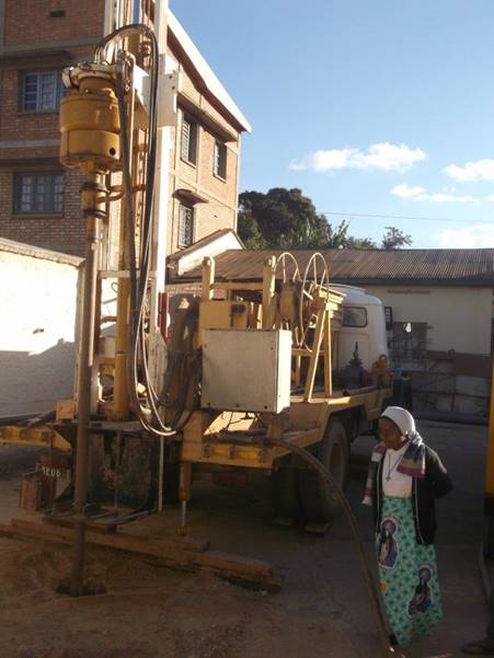 Une image contenant extérieur, vieux
Description générée automatiquement